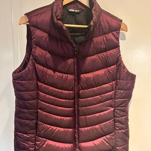 The North Face Women's Aconcagua Vest XL- like new!